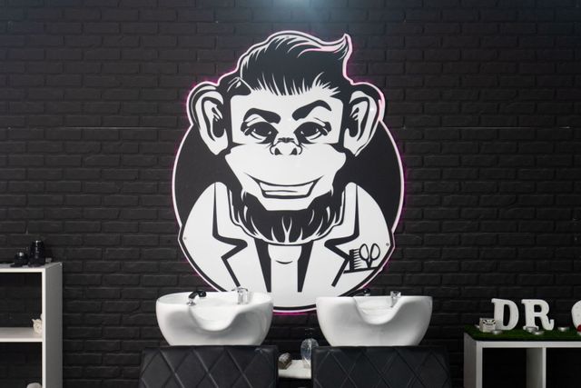 d6003845c181495497bd57e068f7b5 dr cut the barber show biz photo b950dac9b9e94ef19c244300f38c38 booksy